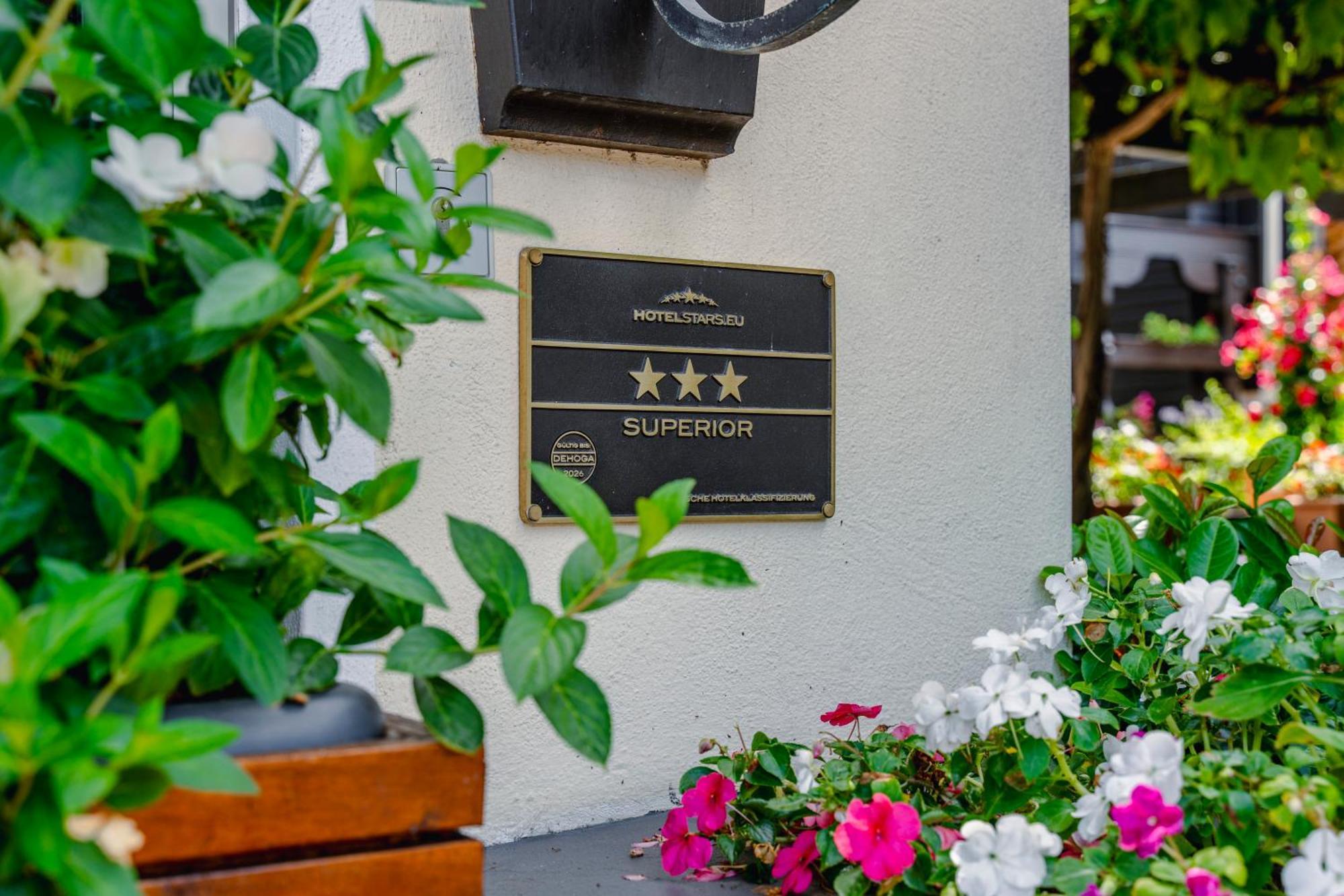 Hotel Unter Den Linden Ruedesheim am Rhein Exterior photo